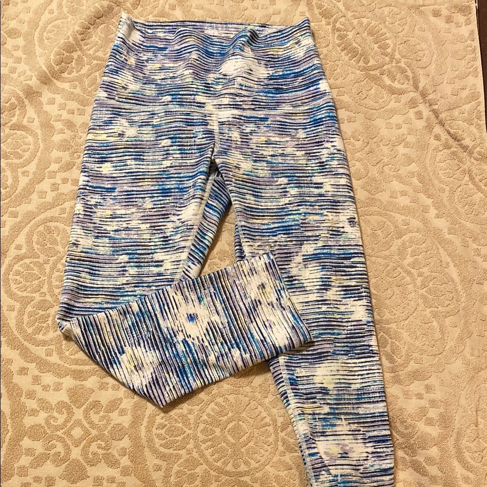Lululemon Blue Patterned Leggings-Capri Length “22 inseam